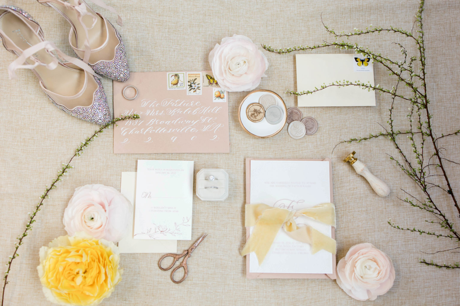 Your Guide To A Wedding Flat Lay - allthedaintydetails.com