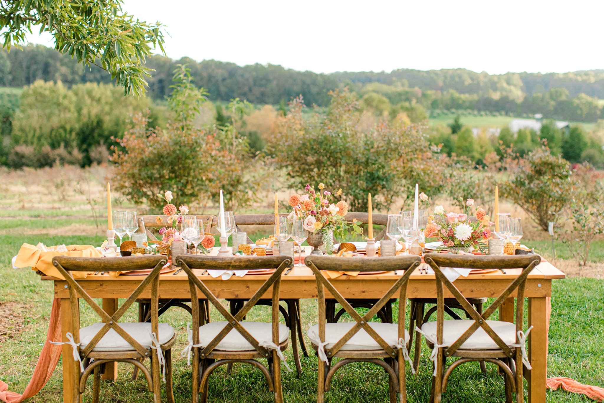 outdoor wedding tablescape