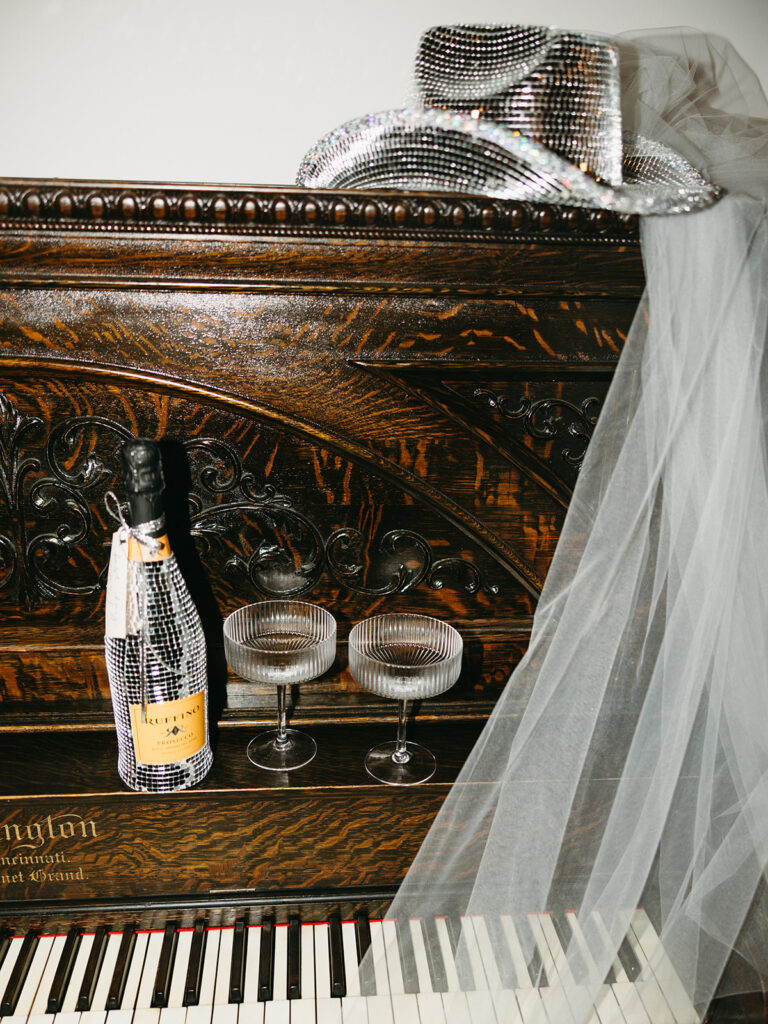 wedding details disco champagne