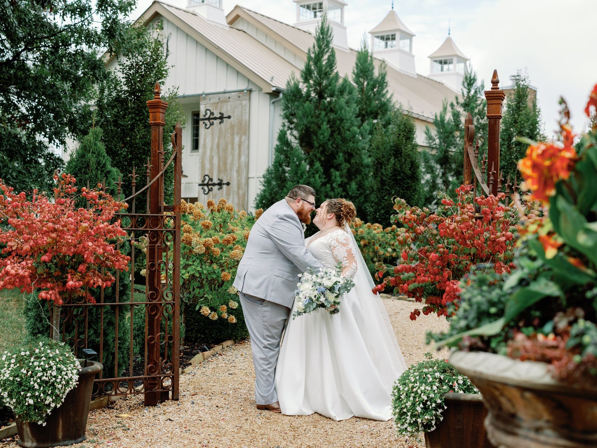 bride and groom photos at the seclution