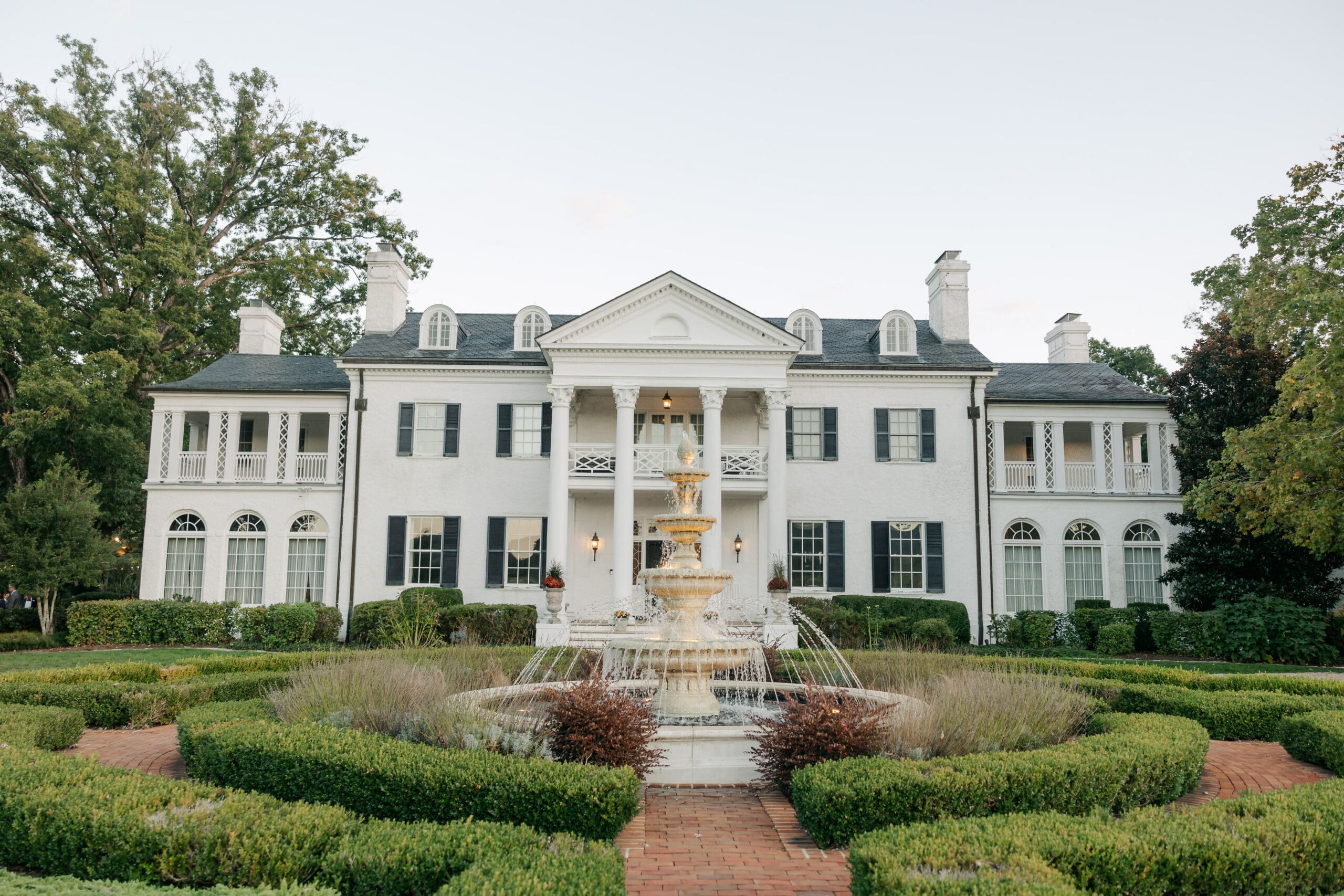 how to pick your charlottesville wedding venue